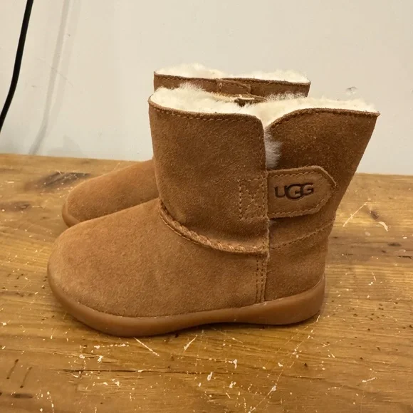 UGG Kids Chestnut Boots - Picture 3 of 8